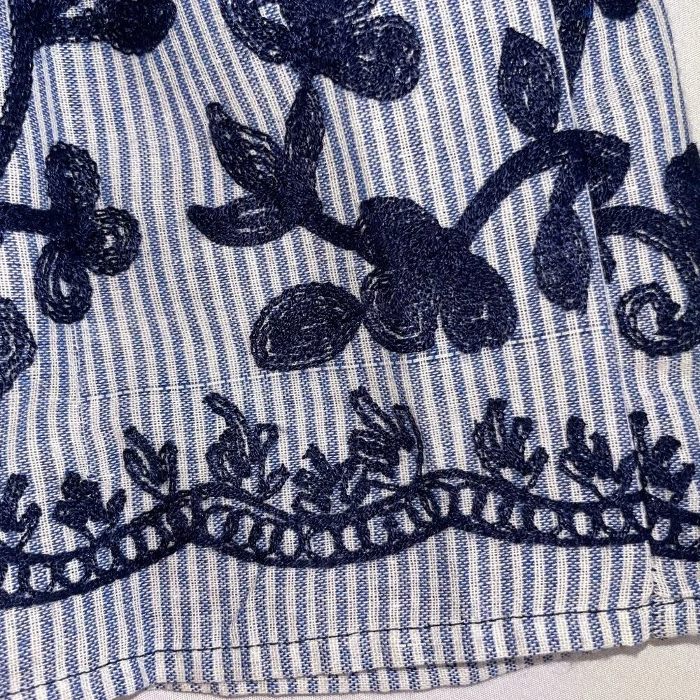 Melissa Paige Women's Skirt Blue and White with Embroidered Flower Size Petite M
